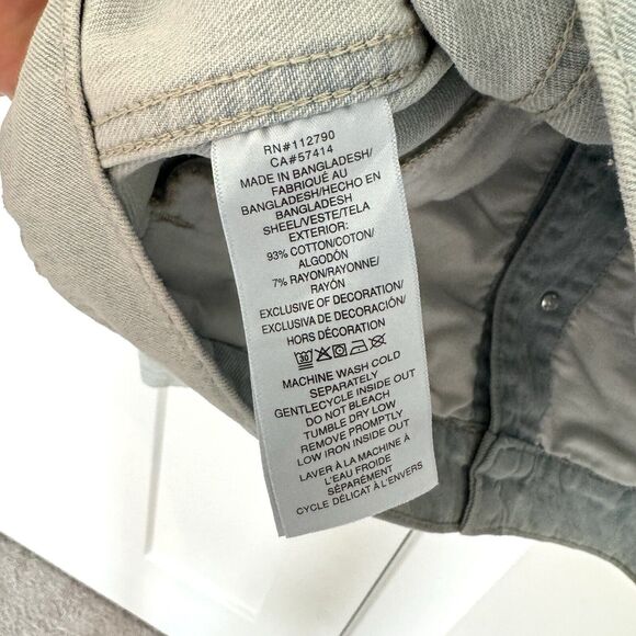 True Religion Jesse Trucker Light Blossom Wash Denim Jean Jacket S NEW Logo Flap - Picture 8 of 8